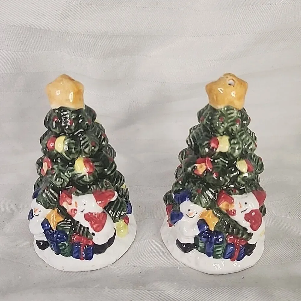 Snowmen Decorating Christmas Tree Ceramic Salt and Pepper Shakers New No Box